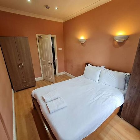 Cute One Bedroom Apartment Londra Esterno foto