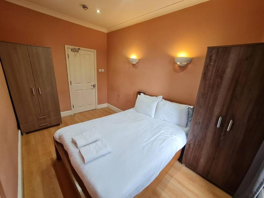 Cute One Bedroom Apartment Londra Esterno foto