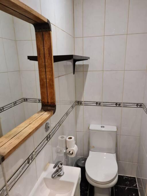 Cute One Bedroom Apartment Londra Esterno foto