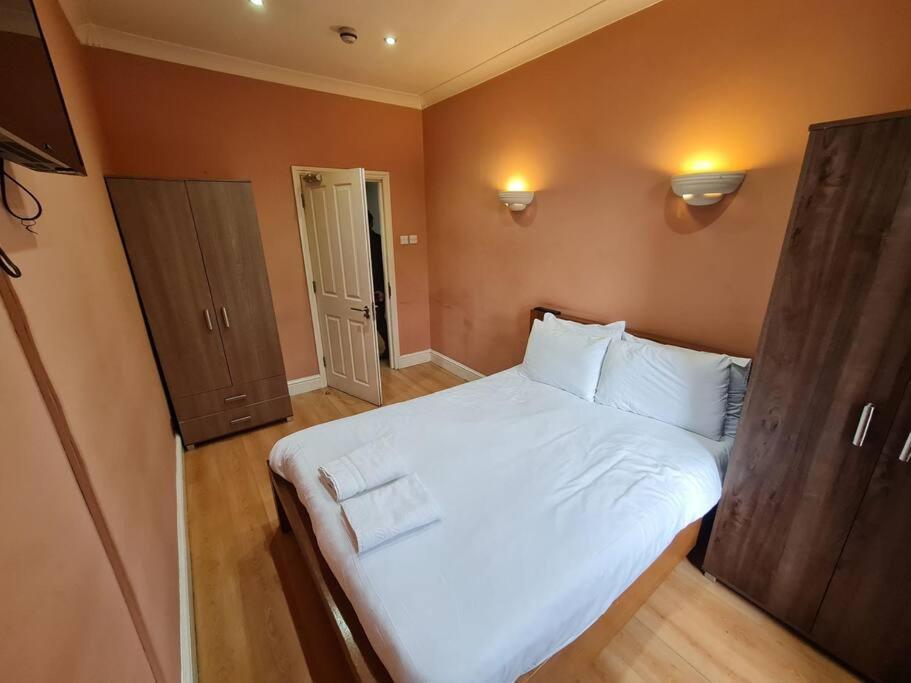 Cute One Bedroom Apartment Londra Esterno foto