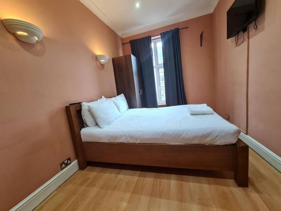 Cute One Bedroom Apartment Londra Esterno foto